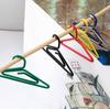 Цветные мини-вешалки и скрепки для бумаги для трансграничной торговли: 8-Кукольные аксессуары и мини-вешалки для питомцев для журналов