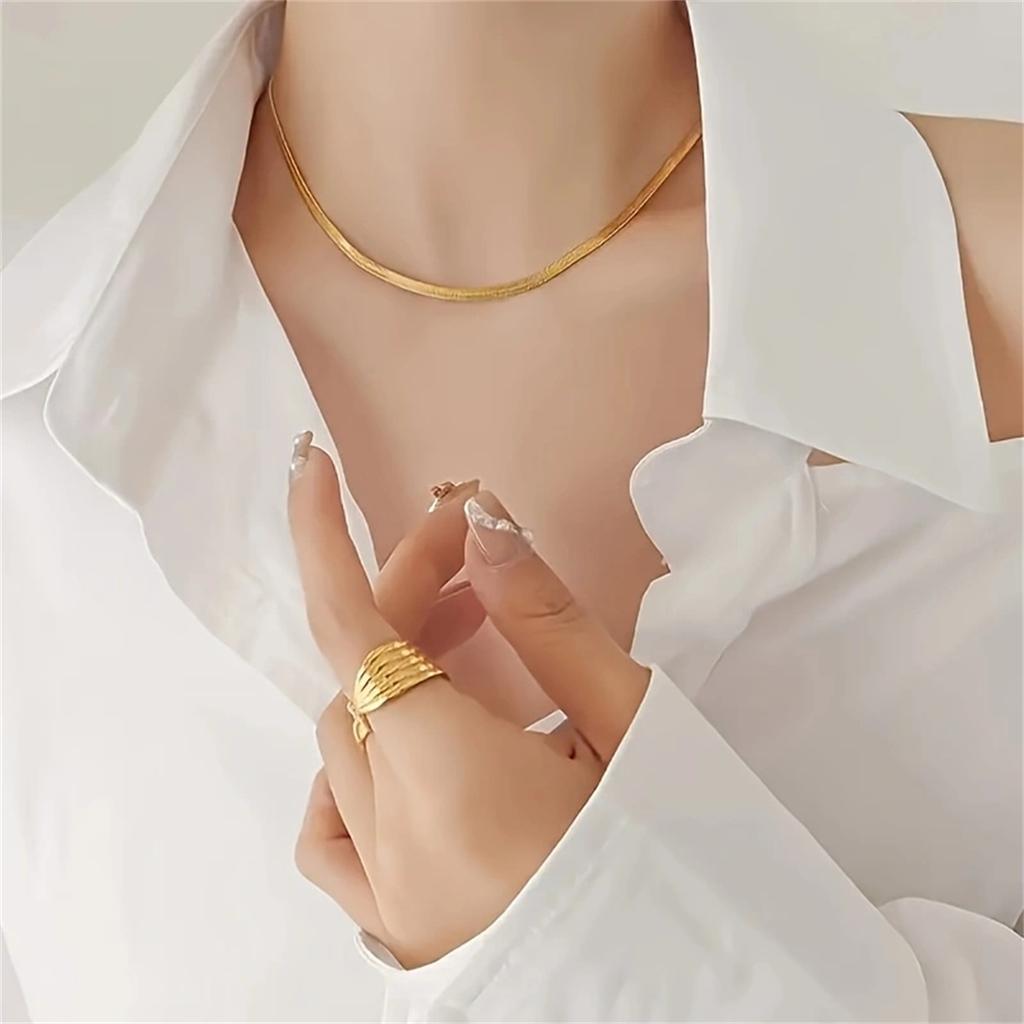 Minimalist Style Golden Color Plated Chain Herringbone Necklace Fashionable Choker Necklace For Daily And Party Decor