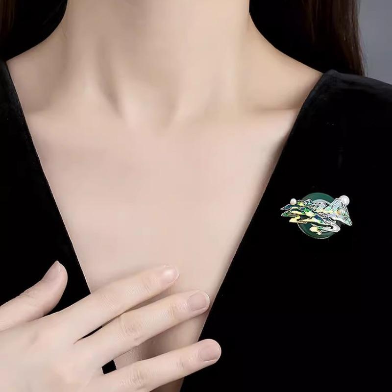 Green Mountain and River Brooch, High-end Women's Exquisite Pearl River and River Corsage, Niche Design Sense Brooch