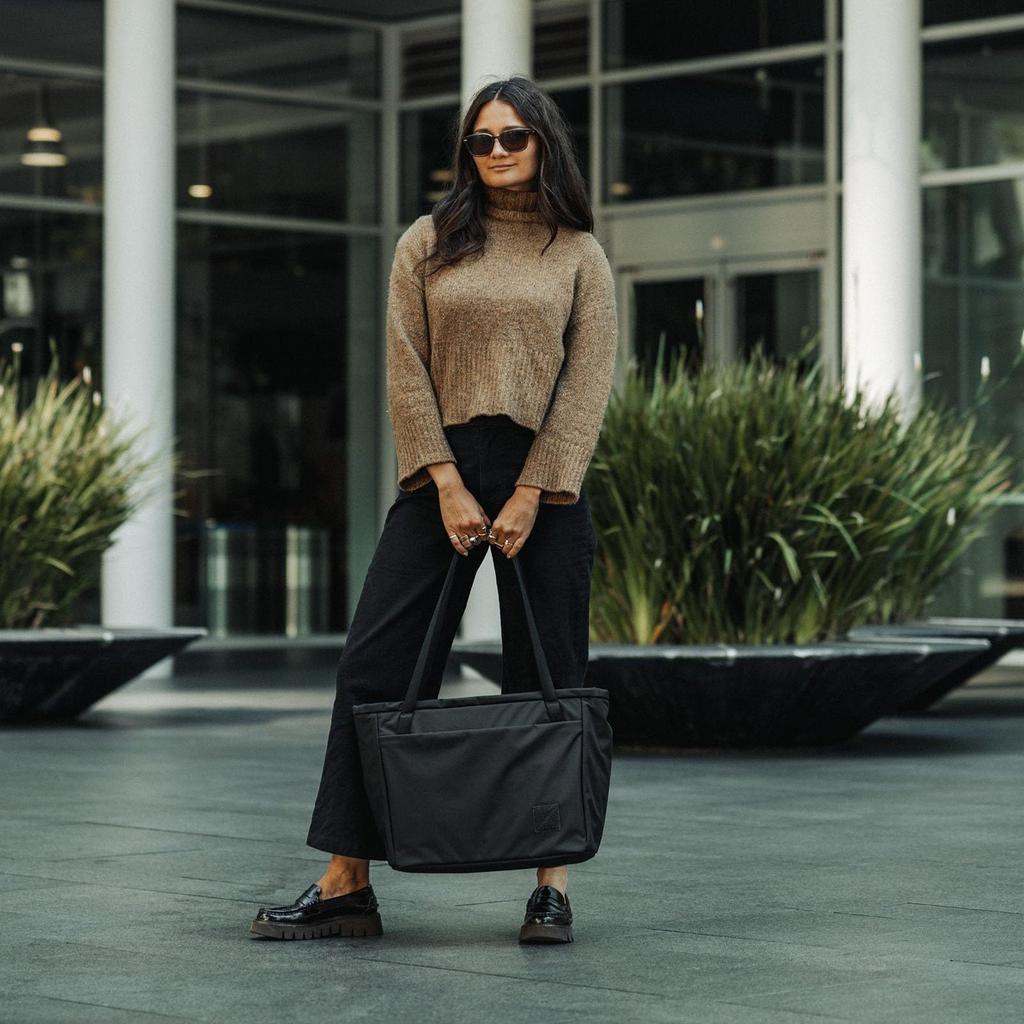 Evergoods CDT24 CIVIC DAILY TOTE 24L Solution Black Civic Daily Tote Bag, Solution Black, Magnetic Closure