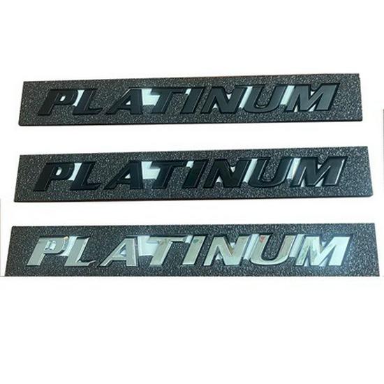 Логотип PLATINUM: Идеально для Sienna Platinum топовой комплектации с задним шильдиком и логотипом на багажнике на английском языке.