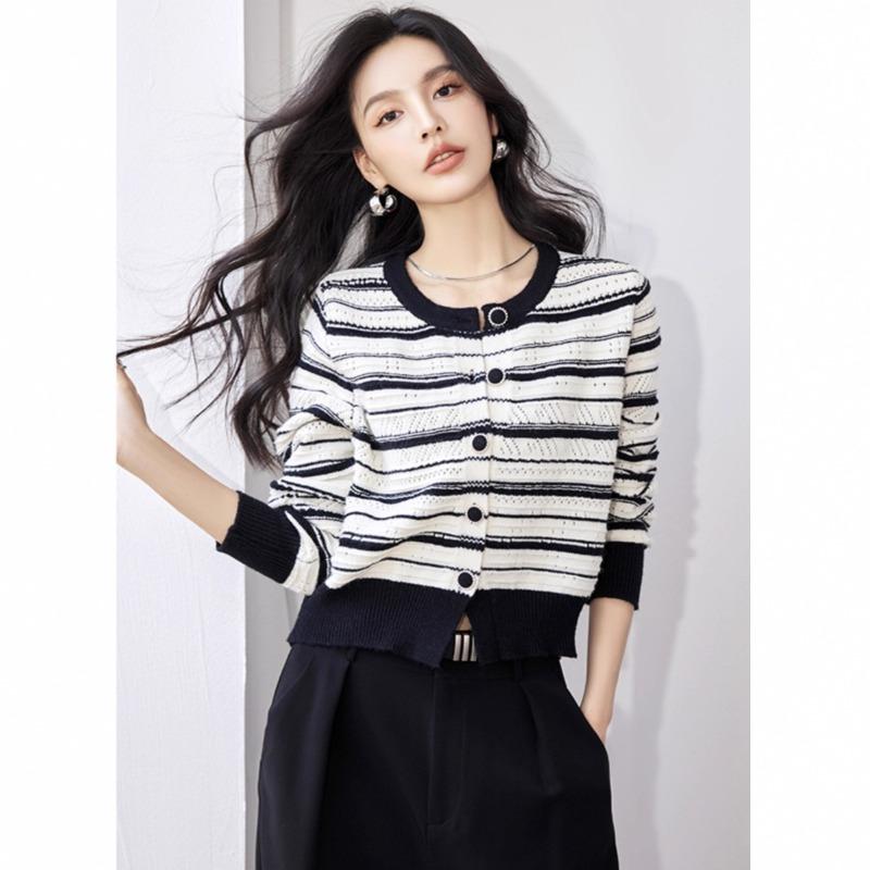 Niche Women's Autumn Clothing New Classic Striped Outer with Long-sleeved Wool Knitted Cardigan Short Coat Top