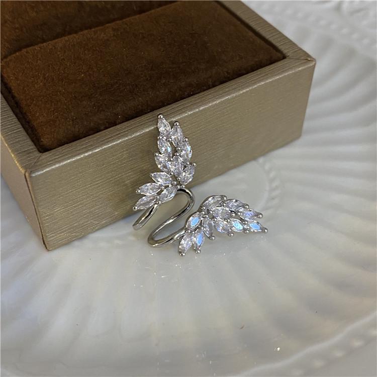 Элегантная серьга-кафф с бабочкой из циркона: Уникальный дизайн без пирсинга для женщин