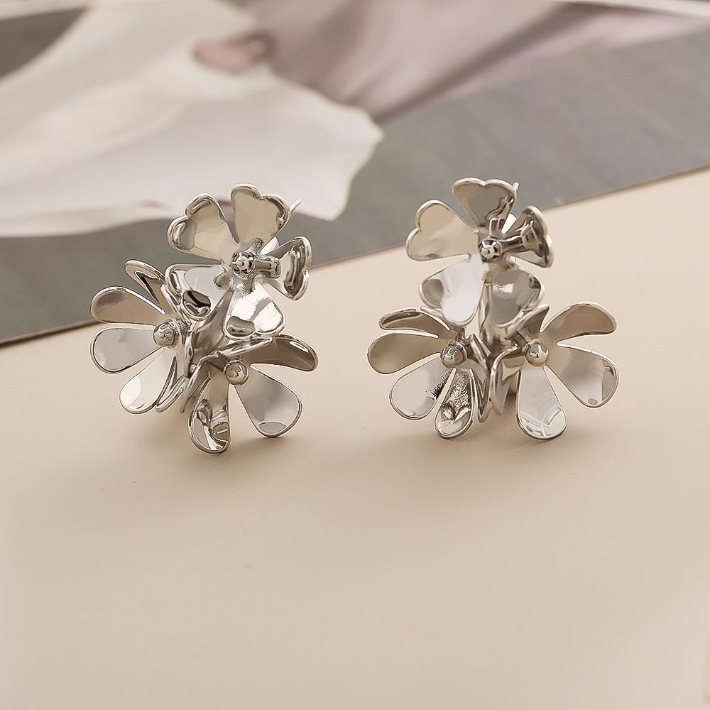 Luxury Niche Design Flower Earrings: Trendy Metal Style Studs, Elegant & Versatile for Women