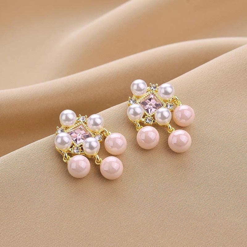 2023 High-End French Pearl Earrings: Light Luxury, Unique Design for Women