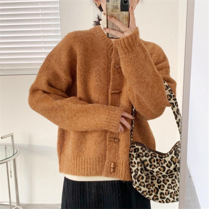 Осенне-зимний женский свитер в стиле ретро, ​​однотонный свитер на пуговицах с бычьим рогом, куртка, ленивый свободный мягкий вязаный кардиган с круглым вырезом, верхняя одежда