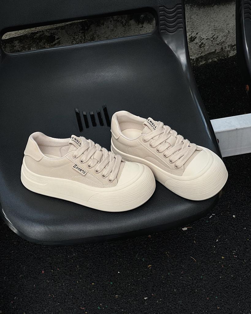 Платформенные белые туфли женские уродливые милые дышащие 2025 весна новая нишевая парусиновая обувь повседневная спортивная обувь для скейтборда обувь-хлеб