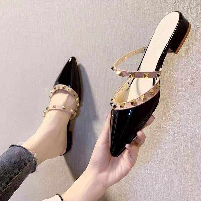 Дизайнерские туфли-полушапки с заклепками на низком каблуке в британском стиле 2024 года, новая популярная верхняя одежда на толстом каблуке, одинарные туфли