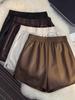 Женские шорты А-силуэта из искусственной кожи с высокой талией на осень/зиму 2023 года — облегающие, модные широкие брюки-ботфорты