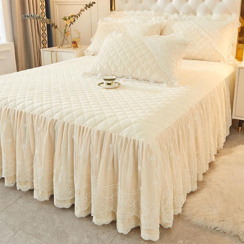 3pcs of Thickened Autumn and Winter Lace Bed Skirt, Crystal Velvet Bed Skirt Lace Bed Cover, Soft and Comfortable, Bedroom and Guest Room Bedding