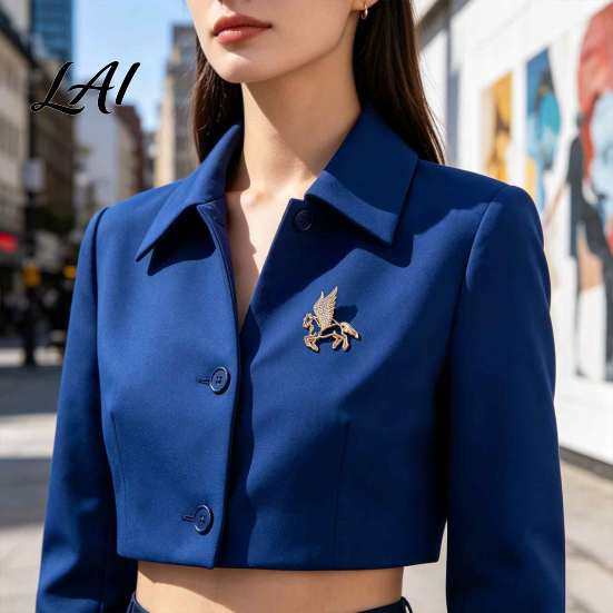 Vintage Clothing Accessories Rhinestone Flying Horse Brooch Hollow Winged Lapel Pin for Men Decorative Brooch Women Badge Clothes Bag Hat