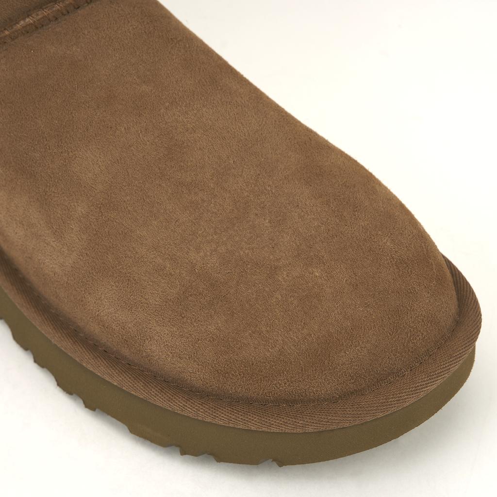 UGG Классические короткие II каштановые женские кроссовки коричневые 1016223-CHE
