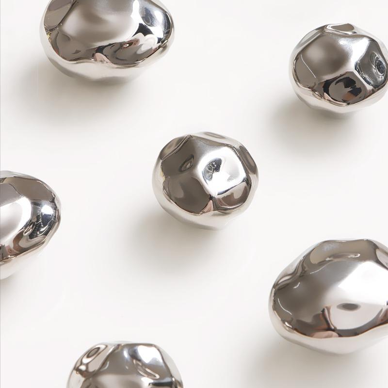 Creative Silver Hammered Stone Wall Hook Decorative Mount No-Drill Irregular Stone-Shaped Ceramic Hook Living Room Bedroom Decor