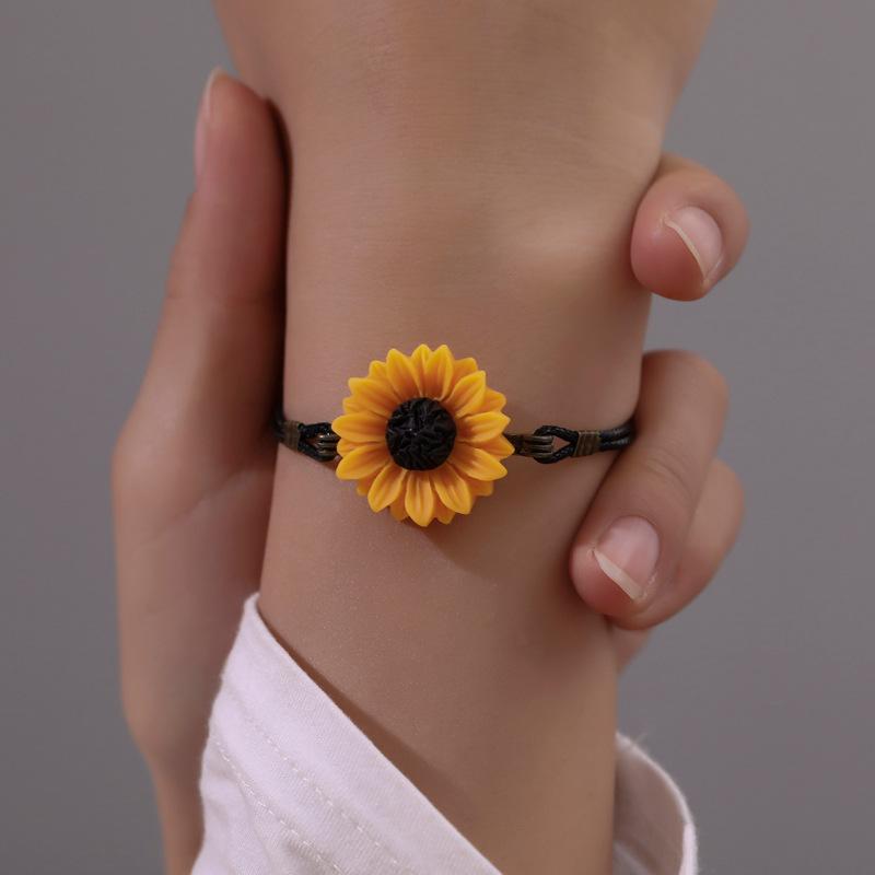 Korean Version of Small Fresh Daisy Bracelet Literary Fan Leather Rope Student Girl Cute Sunflower Retro Bracelet Small Daisy