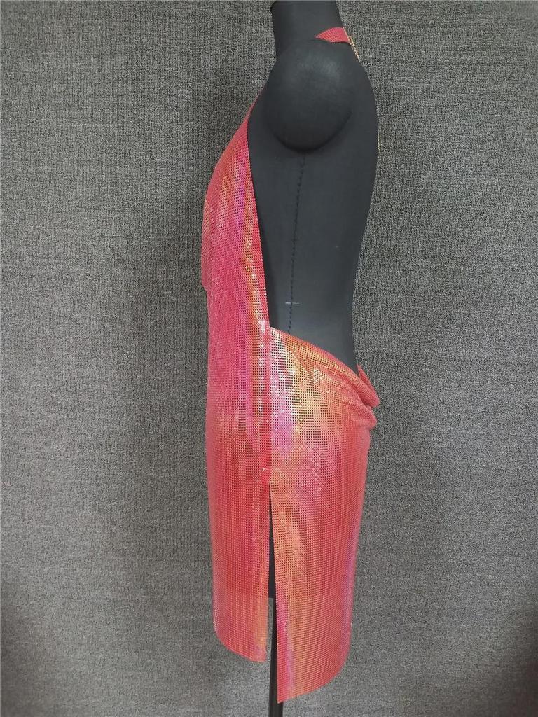 Платье с глубоким вырезом и металлическими пайетками LBZ1352