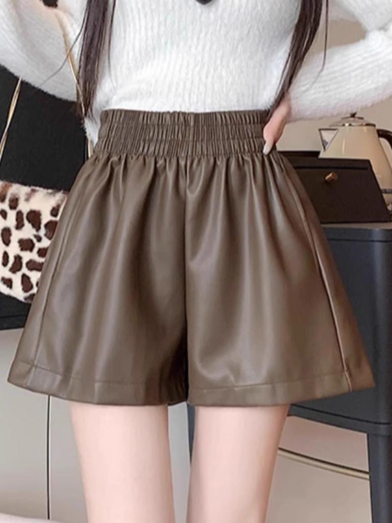 Женские коричневые кожаные шорты с высокой талией - осень/зима 2023 года, облегающий широкий силуэт, из искусственной кожи.