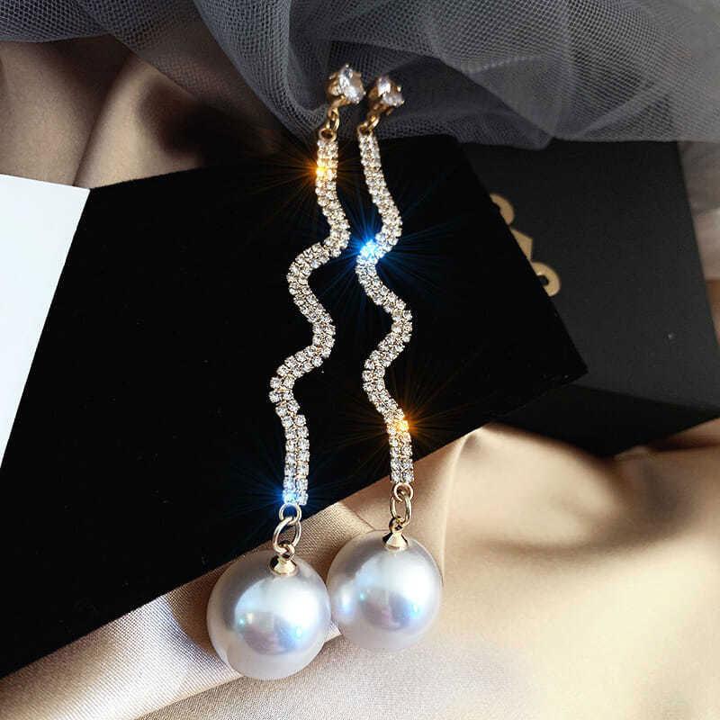 Korean S925 Sterling Silver Pearl Stud Earrings - Trendy and Elegant Design