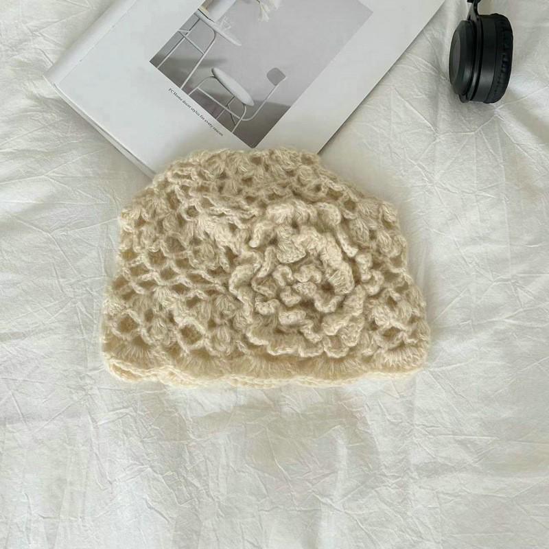 Женская вязаная крючком шапка-бини с отворотом 2024 - Легкая ажурная ретро-шапка для весны и осени