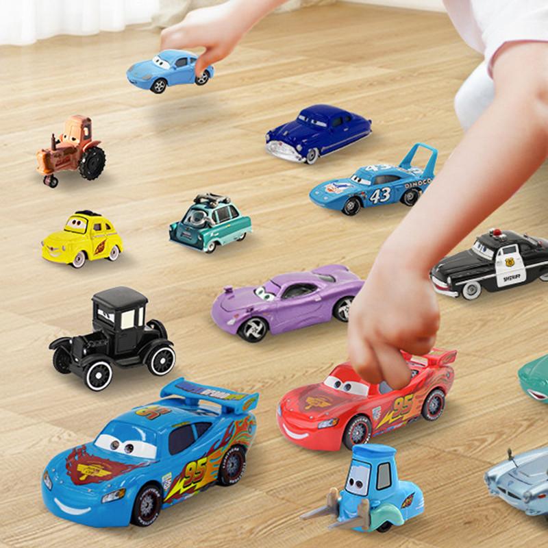 Тачки 1 Disney Pixar:Коллекционный набор игрушек из металлического сплава масштаба 55 с Молнией Маккуином, Мэтером и другими