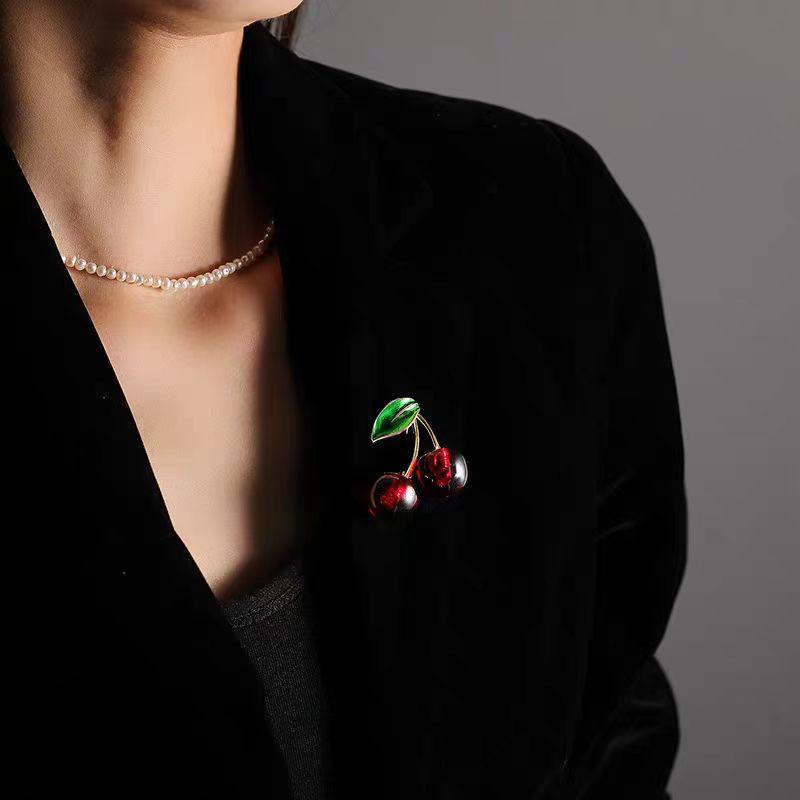 Fashion Crystal Dark Red Cherry Brooches For Women Clothing Cute Alloy Crystal Fruit Enamel Pins Party Jewelry Gifts