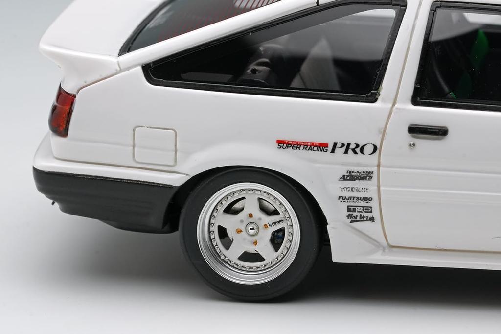 Сборная модель EIDOLON 143 Toyota Sprinter Trueno (АЕ86) (3 двери) Tk-Street Вер. белый (Зеленый карбоновый капот) Готовая модель EM718