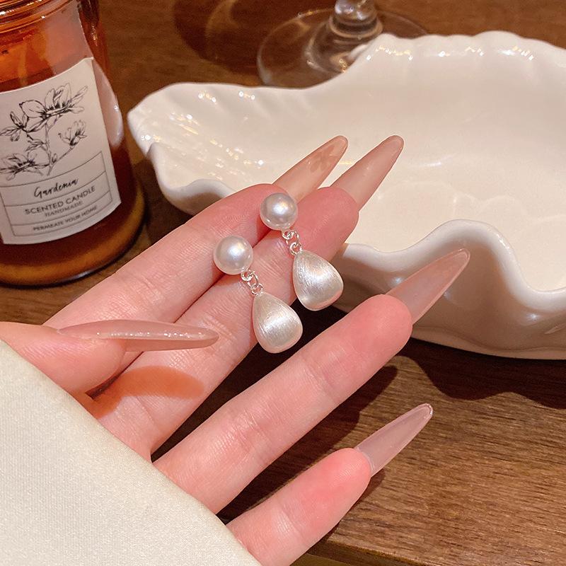 Модные серьги, легкие роскошные длинные серьги в стиле ретро, ​​свежие и милые серьги, элитные серьги в подарок.