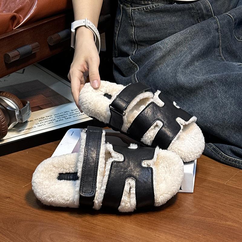 Европейские товары 2025 осень и зима новые кожаные на толстой подошве тапочки из овечьей шерсти женские носят знаменитости интернета на плоской подошве ленивые шерстяные тапочки