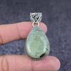 Пренит Драгоценный камень Ручной работы 925 Стерлинговое серебро Подарок Ювелирное изделие Подвеска 2.01" m9S12