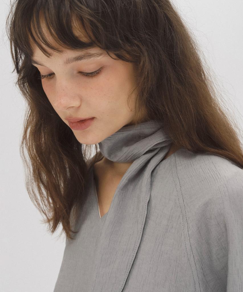 ANDNEEDS Sasha Scarf Blouse (Gray)
