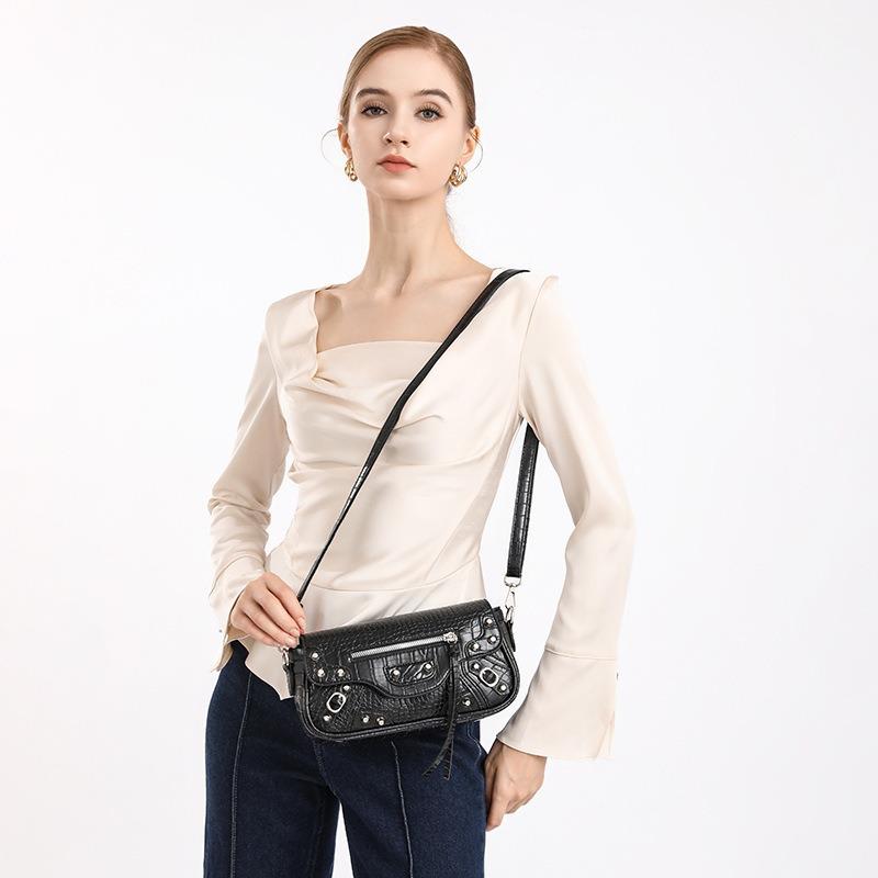 Niche Design Bag for Women 2025 New Fashion Simple Rivet Motorcycle Bag Trendy Single Shoulder Underarm Bag Crossbody Bag
