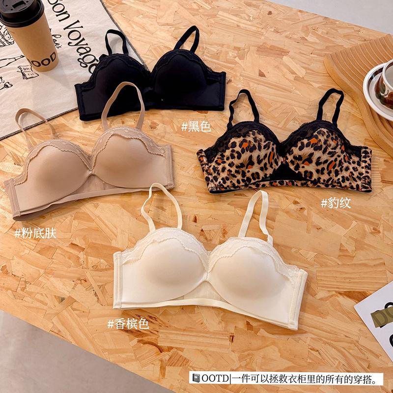 Lace underwear women's small breasts gather round breasts, show big sexy pure desire, half a cup bra, closed breasts, not empty cup bra