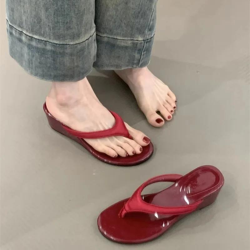 Модная женская обувь на распродаже 2025 Горячая распродажа Шлепанцы Женские тапочки Уличные повседневные тапочки Женские туфли-клинья с круглым носком Сандалии с открытым носком