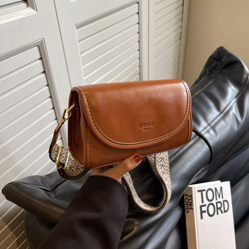 Модная женская сумка через плечо, универсальная широкополосная сумка, кожаная сумка через плечо, маленькая квадратная сумка с металлическим украшением, простая городская