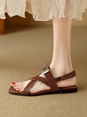 Мода 2024 Новые Сандалии Женские Натуральная Коровья Кожа Металлический Ремешок Летние Пляжные Женские Низкий Каблук Повседневная Обувь Ручной Работы