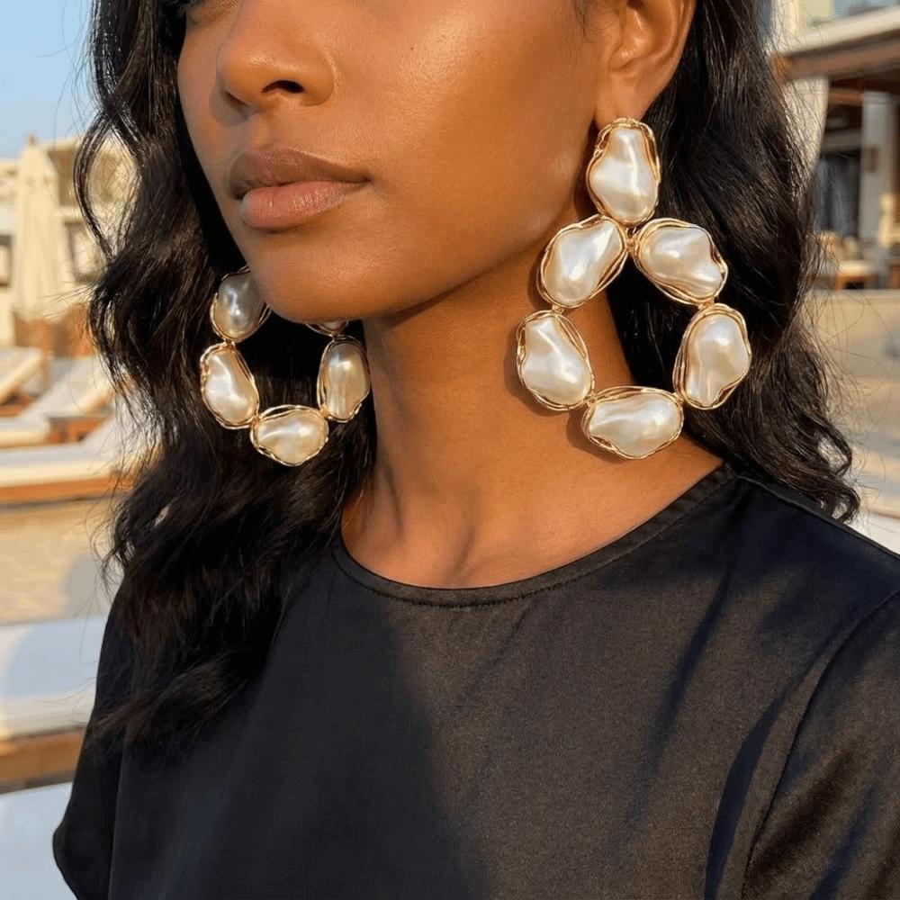 Hypoallergenic Baroque Pearl Earrings Irregular Design White Resin Pearl Earrings For Women
