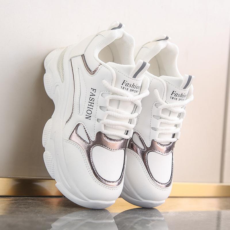Корейская версия платформенных белых кроссовок 2025 весна мода новые папины кроссовки женские ins тренд увеличивает повседневные спортивные одинарные туфли женские