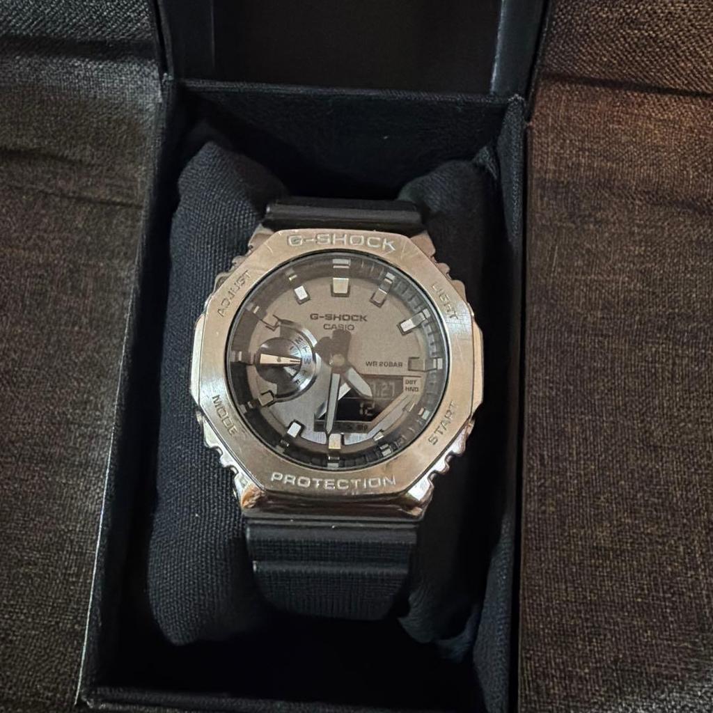 Б/у CASIO G-SHOCK GM-2100-1AJF Серебристый