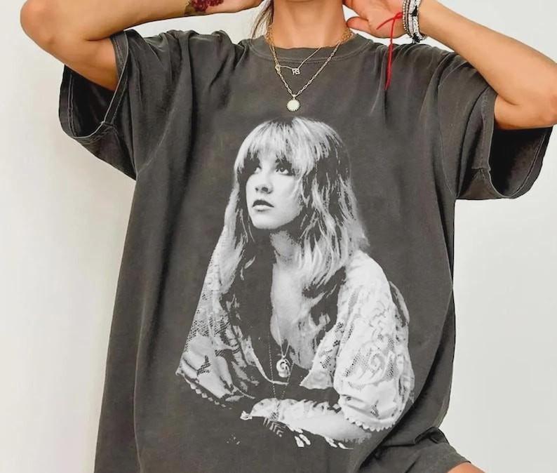 Stevie Nicks Tour TShirt Concert Tour Basic Style Unisex Men Women NH25023 Unisex T-Shirt