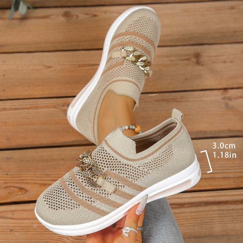 Весенне-летняя новая женская обувь больших размеров, верх из летучего трикотажа с полым цветным блоком, металлическая цепочка, танкетка, повседневные туфли-лодочки