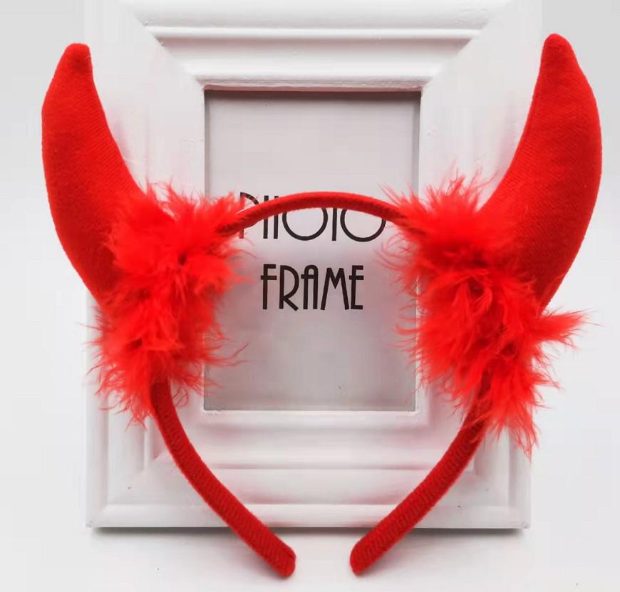 Золотой блестящий головной убор с дьявольскими рожками из пайеток для рождественского и хэллоуинского выступления.