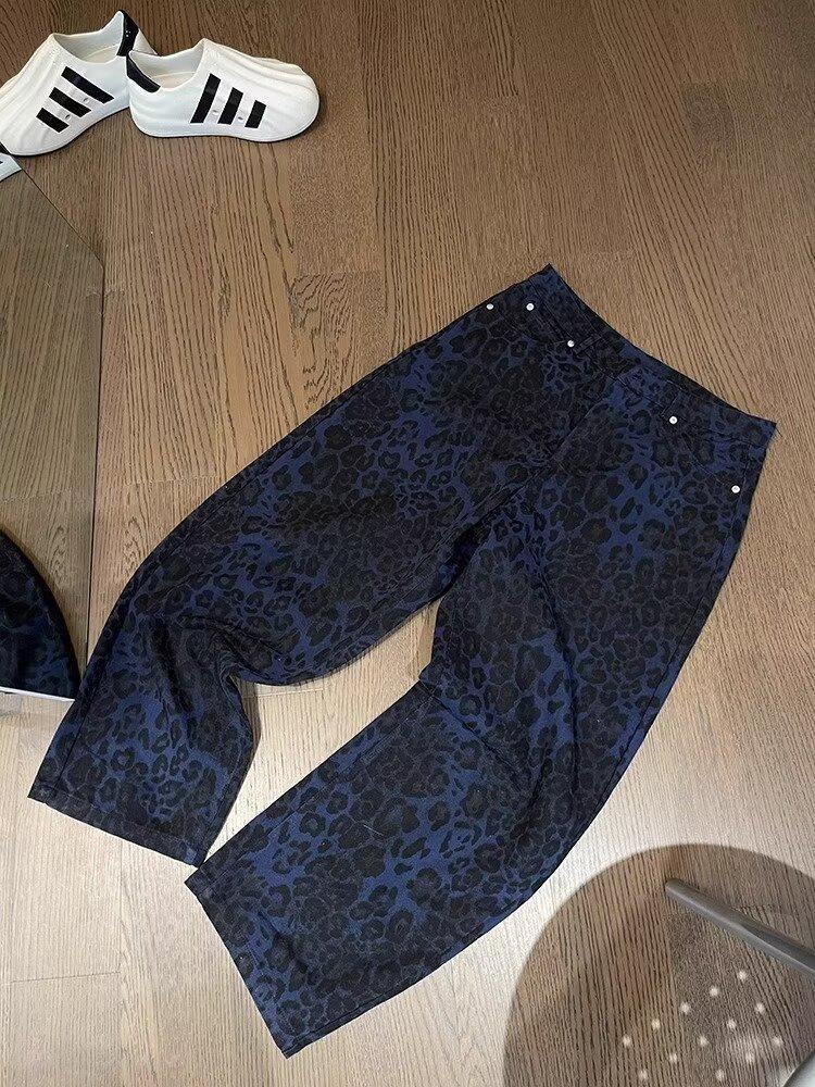 Американская уличная мода: Мужские джинсы свободного кроя с кожаной вышивкой - Зимний тренд, стиль широкие брюки.