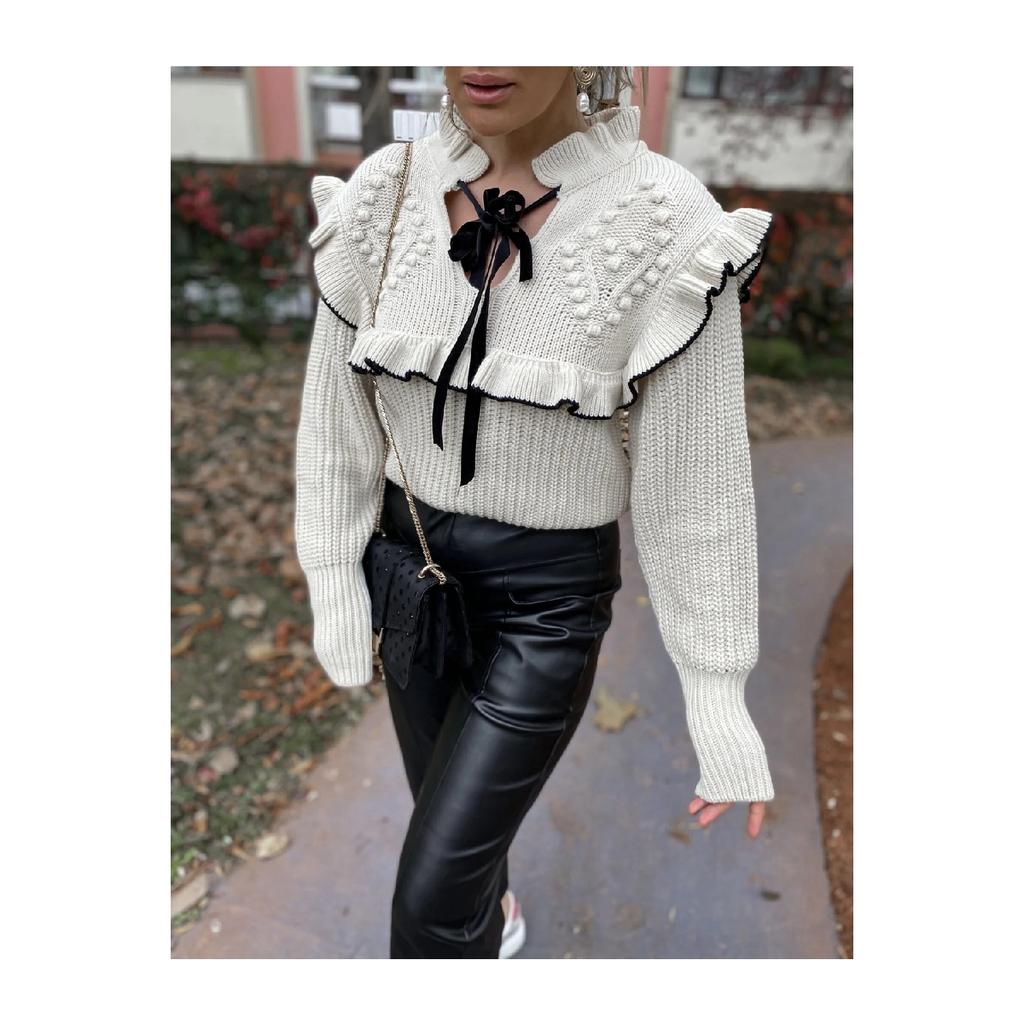 Женский трикотажный свитер бежевого цвета с воротником и лентой, с рюшами и длинными рукавами