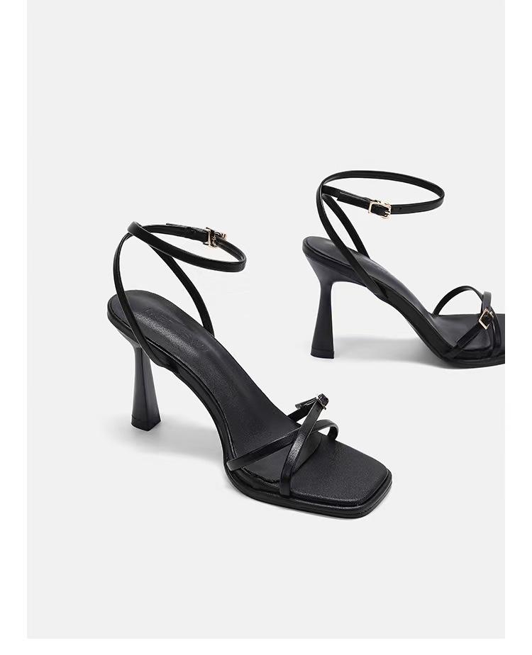 Красивое слово с сандалиями женские 2025 новая летняя юбка черная шарлатанская хорошо носить высокие каблуки женские шпильки