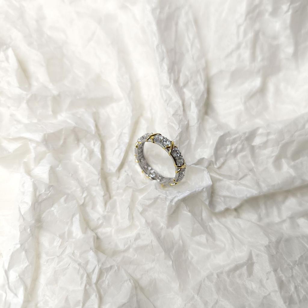 Серебряное кольцо с фианитами, вес изделия 3,73 гр (2176336)