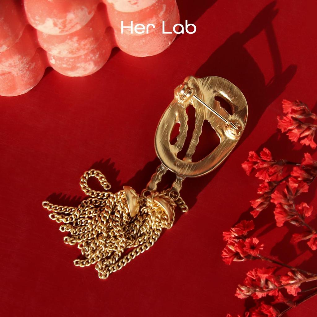 Her Lab | Матовая золотая брошь с кисточкой в ​​винтажном стиле, ремесленная булавка, изысканная нежная плетеная художественная брошь в стиле барокко, женские аксессуары, подарок на день рождения лучшему другу