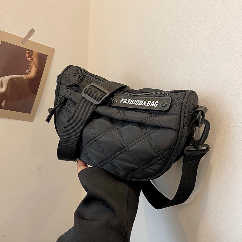 Новая коллекция осень-зима 2023 года: женская сумка через плечо с большой вместимостью, высококачественный дизайн, нишевый дизайн, сумка-седловидная сумка на одно плечо