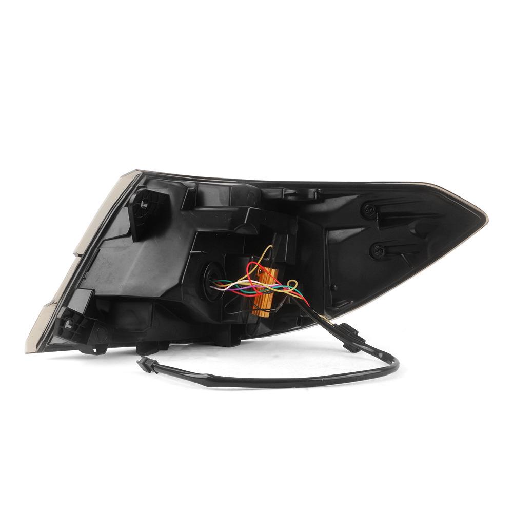 Honda Accord (2018-2022 гг.) Задний фонарь в сборе: Современный стиль с ДХО в виде скачущей лошади и последовательными указателями поворота.