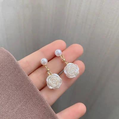 Серьги-гвоздики S925 Silver Needle Super Fairy Small Camellia, серьги-гвоздики Tide Niche Design с жемчугом, легкие, роскошные, высокого класса