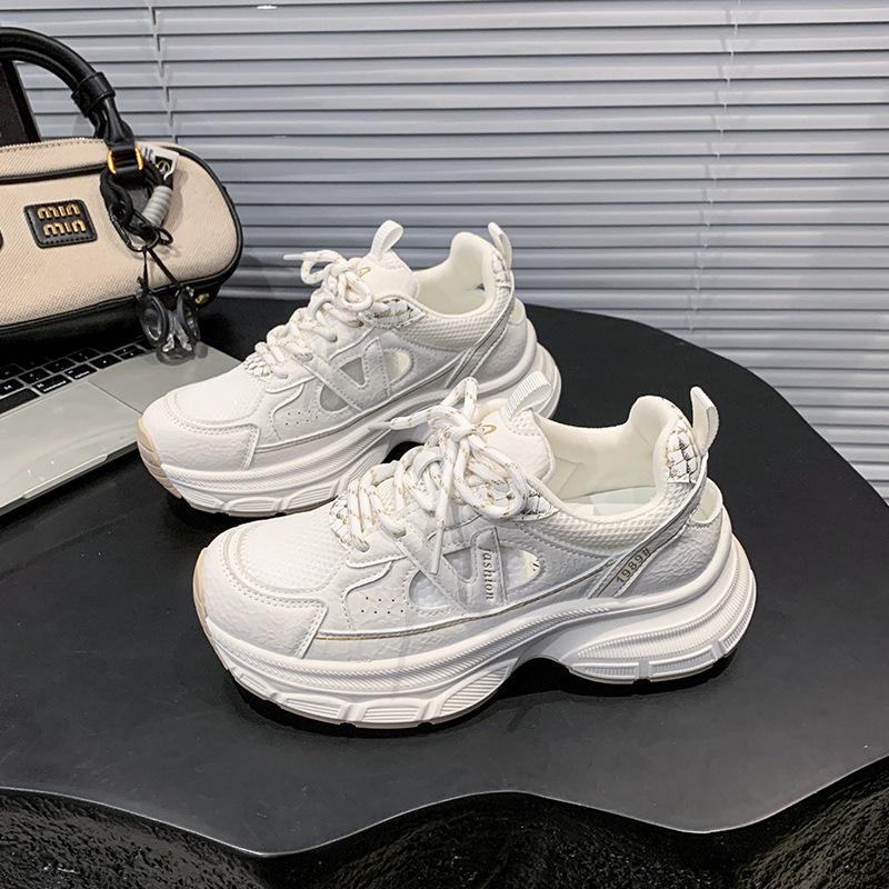 Женские кроссовки на платформе, увеличивающие рост, 2025 новинка, универсальные, в парижском стиле, повседневные, серебристые, весенне-летние, жареные уличные, на шнуровке, маленькие кроссовки
