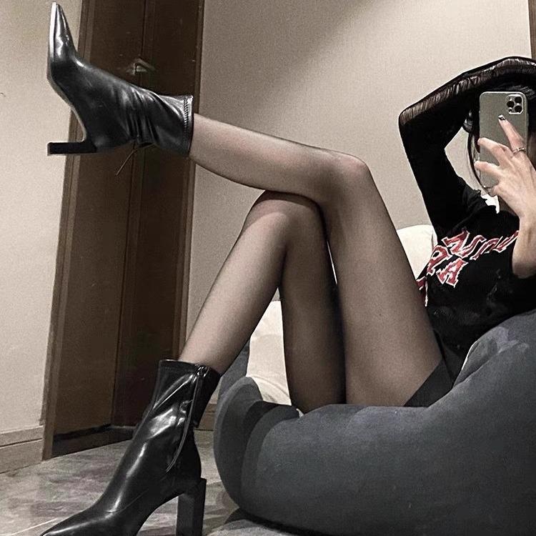 Короткие женские сапоги европейские и американские тонкие сапоги с острым толстым каблуком интернет-знаменитости боковая молния 2024 осень и зима новый высокий каблук эластичный бо